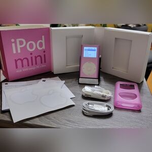 Apple iPod Classic 2nd Gen Mini 4GB Pink w/box accessories Mint Valentines